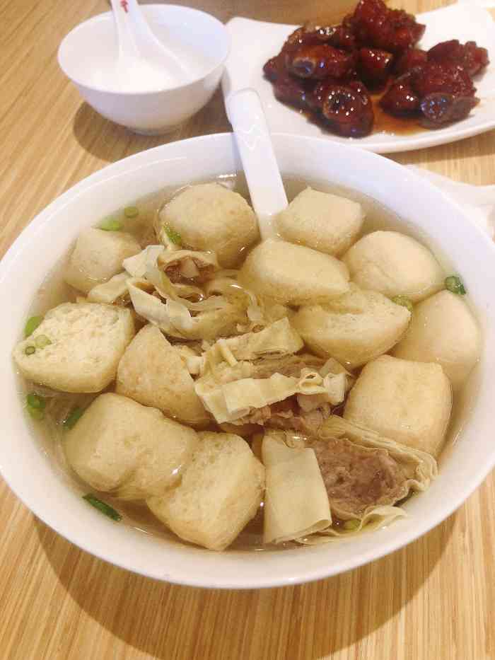 鼎泰丰(海信店)-"下了整整一天雨74 的青岛,连带人都潮湿了.