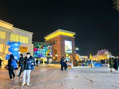 -蓝色港湾停车场
