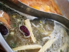 -苗伯妈酸汤火锅