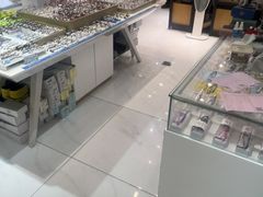 -美式眼镜·授权蔡司.依视路.尼康.豪雅.明月(人民广场店)