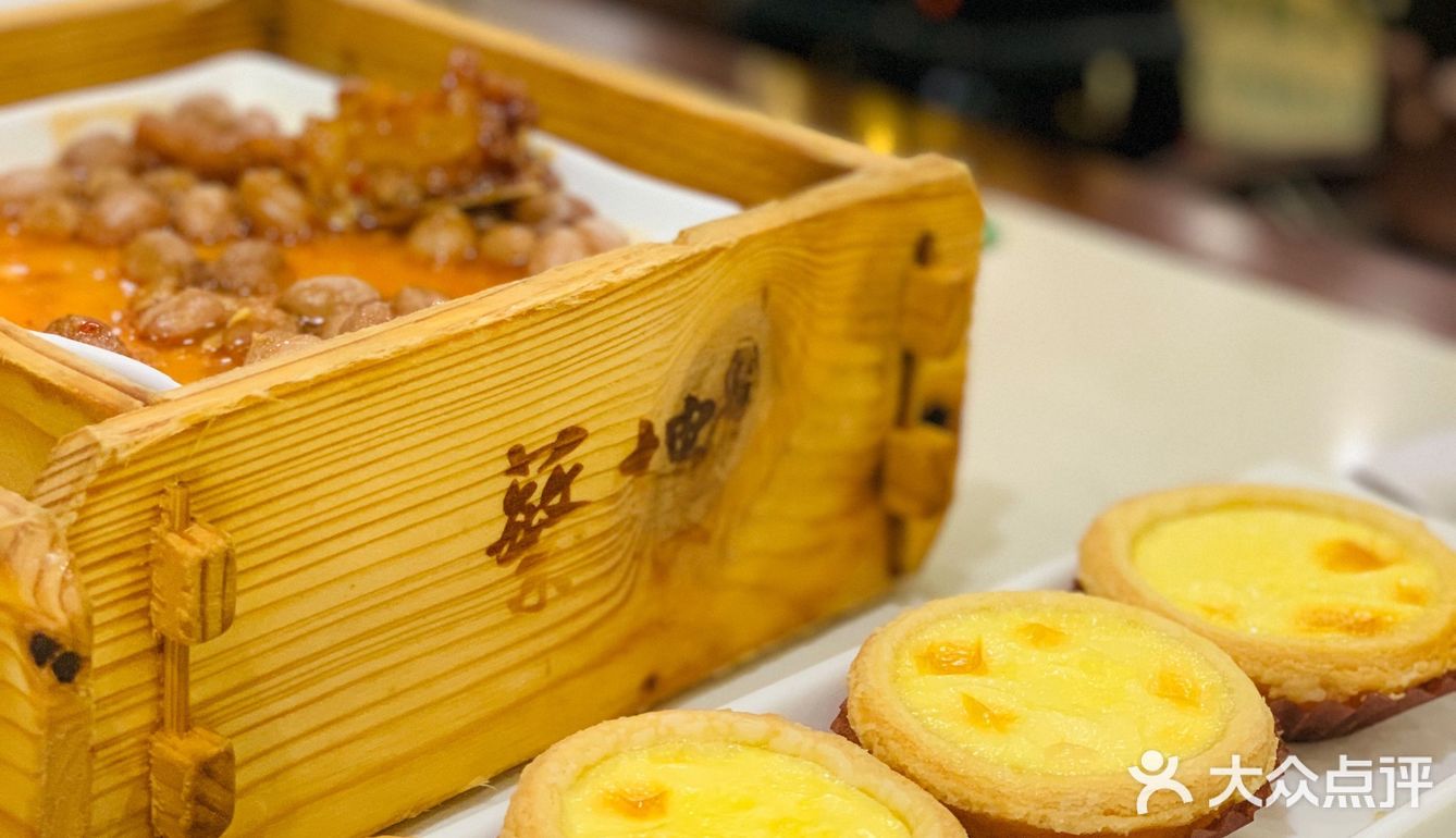 轻轻一碰就碎了，一看就是刚出锅的，味道很棒