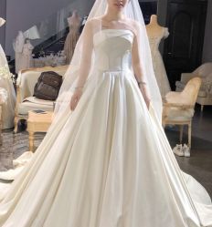 -艾米丽婚纱礼服