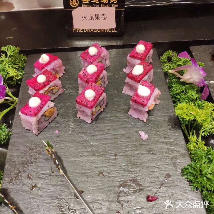 我也不好意思问多少钱，我估计也就是七八十一个人吧！