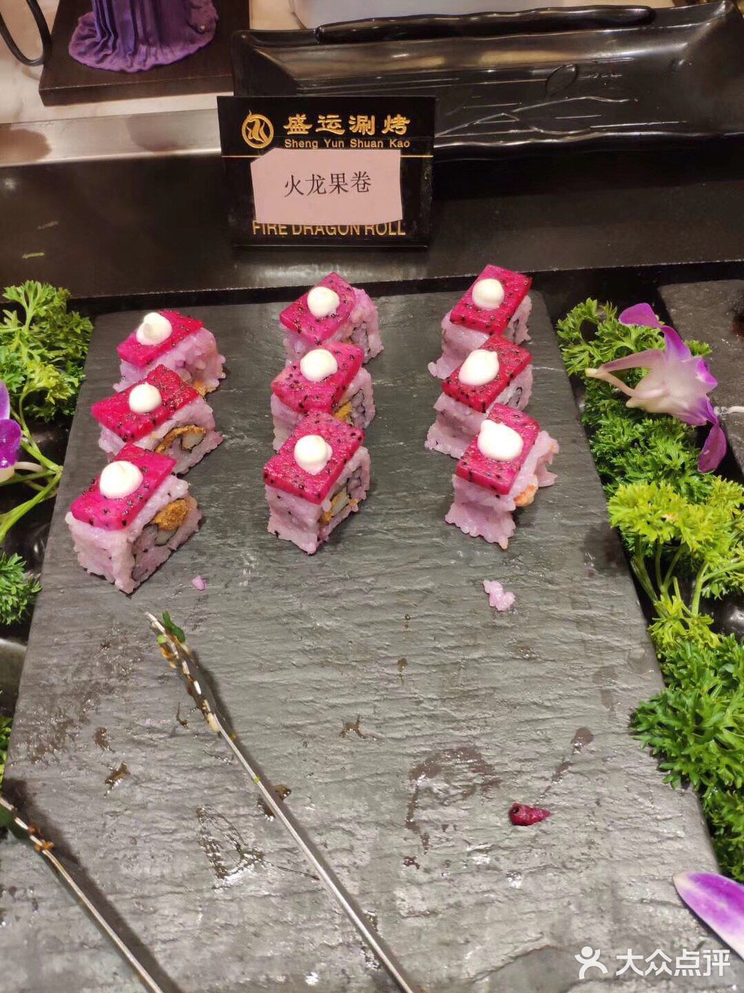 我也不好意思问多少钱，我估计也就是七八十一个人吧！
