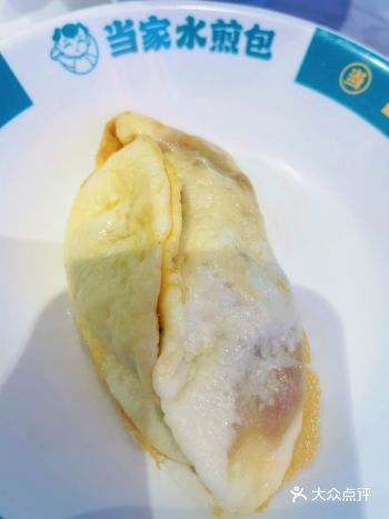 一个人逛超市累了，找个地方吃点东西垫吧垫吧