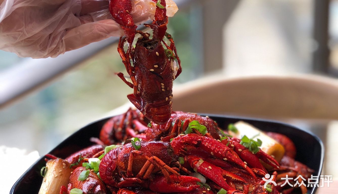 深夜里最豪横的美食就是小龙虾，烧烤火锅都得让让位