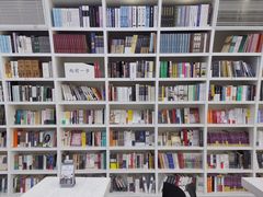 -钟书阁(松江泰晤士小镇店)