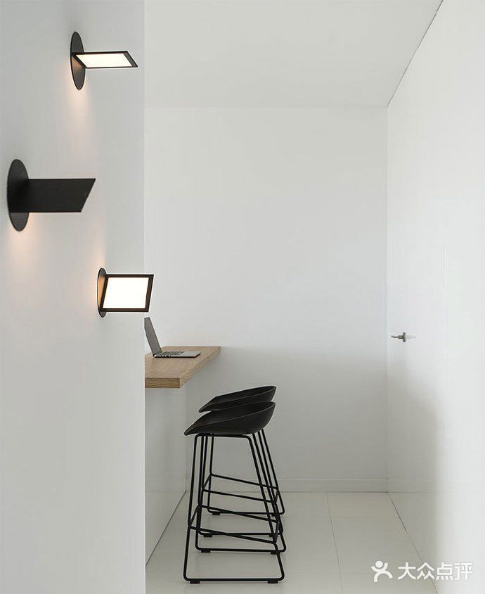 最后他们选择了最简约的风格