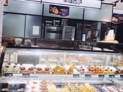 面包甜点陈列柜-幸福西饼面包茶饮(车公庙店)