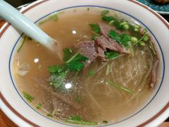 牛肉粉丝汤-鑫震源·苏式大虾生煎(山塘街店)
