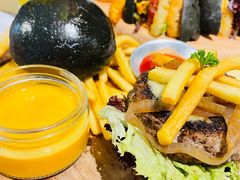 满满芝士牛肉堡-百万万BRAVO(厦大沙坡尾店)