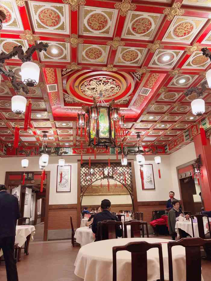 梅龙镇酒家(南京西路总店)-"依然好吃,服务员亲切标准的上海话,招待远