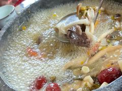 -南渝食府.墨脱石锅松茸鸡