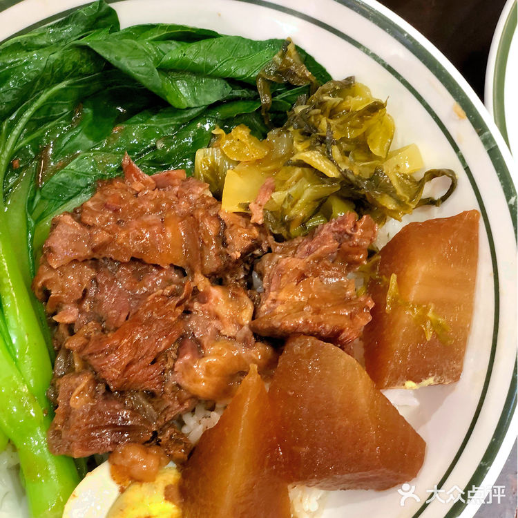 他家的牛腩饭里面有大块的卤白萝卜,我好爱吃!