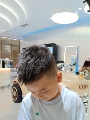 -PE SALON