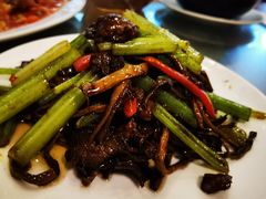 茶树菇炒牛柳-牧羊餐厅