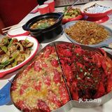 以为人不多了，没想到他家爆满。这家店有两层