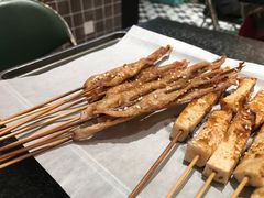 -何妹湿辣牛肉·粤式烧烤砂煲(桂雅路店)