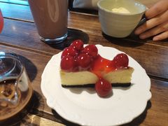 樱桃芝士蛋糕-新沙洞咖啡(泉乐坊店)