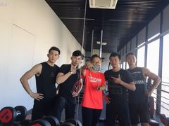 跟教练们练的好开心，哈哈，不过教练对自己也太狠了吧。-一兆韦德健身(梅川店)