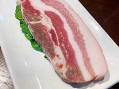 厚切五花肉-·缸桶屋·韩式牛肋条自助烤肉(西湖D11店)