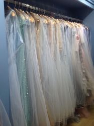 -觅白婚纱礼服馆