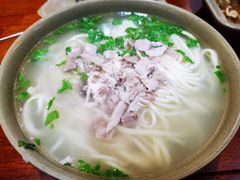 -亮亮面馆(经六路店)