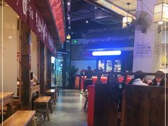 大堂-先启半步颠小酒馆(白麓里店)