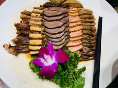 卤水拼盘-刘胖子家常菜·蹄花焖藕(中央花园店)