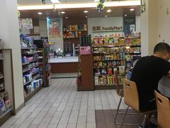 -全家便利店(洛川东路店)