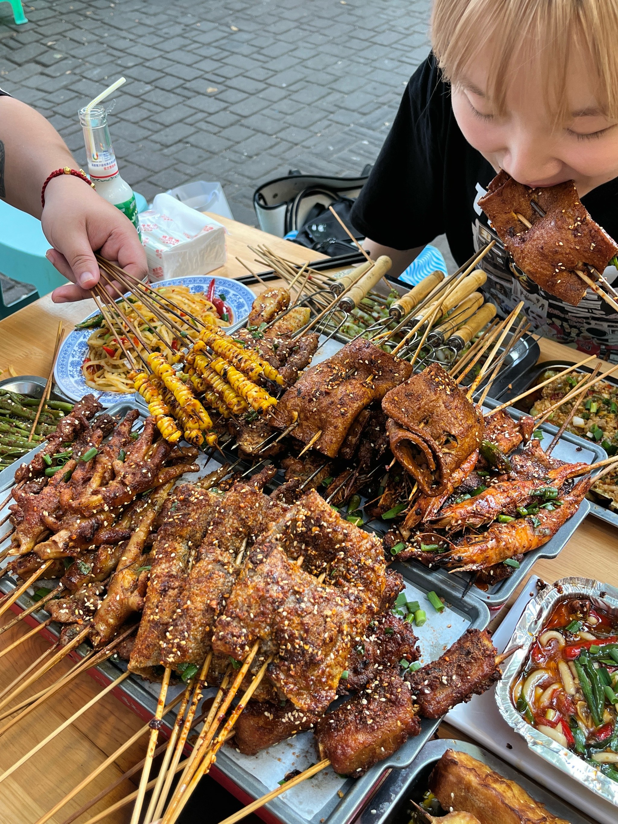 重庆特色美食街边图片