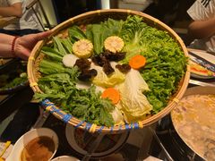 -尚尚仙·酸汤猪手·猪肚鸡火锅(华联万柳购物中心店)