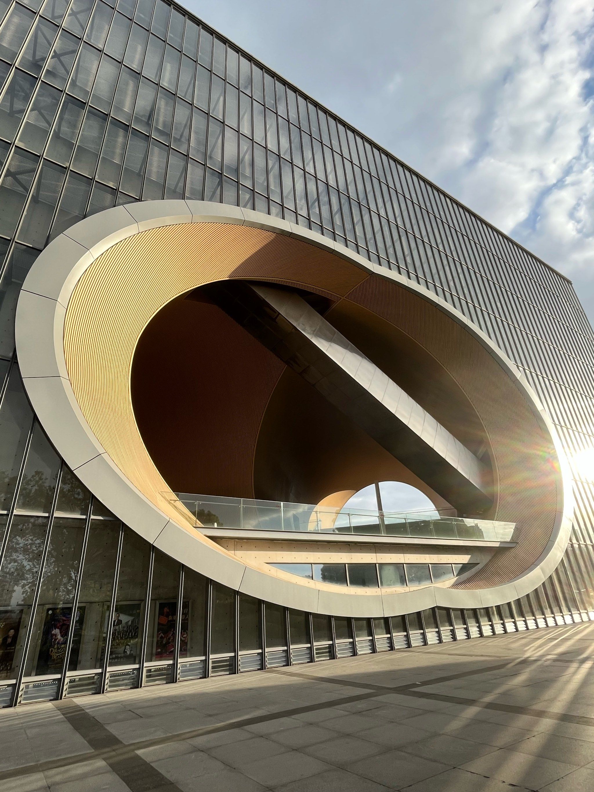 0元玩转这座城保利大剧院的外墙设计很有