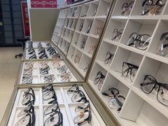 -美式眼镜·授权蔡司.依视路.尼康.豪雅.明月(南翔印象城店)