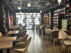 -钟书阁(松江泰晤士小镇店)