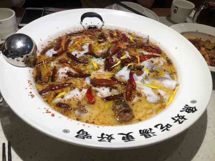 酸菜鱼很好吃,量也挺大,娃娃菜酱油味太浓