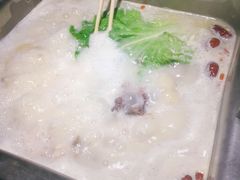 -尚尚仙·酸汤猪手·猪肚鸡火锅(华联万柳购物中心店)
