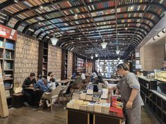 -钟书阁(松江泰晤士小镇店)