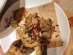-肥肥虾庄·金牌油焖大虾(汉街SKP店)