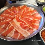 都是免费的。试问哪家烤肉店会这么多的配料给你配烤肉啊喂！