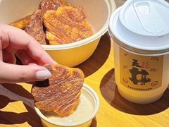 -天井·丑面包搭咖啡