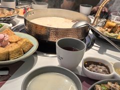 -洪氏嗨捞·广东猪肚鸡·椰子鸡火锅(西咸万象城店)