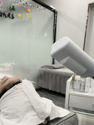 -苗方清颜专业祛痘·皮肤管理