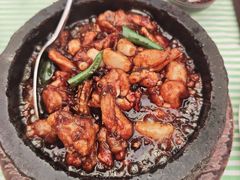 招牌石锅杭椒牛蛙-桂满陇·手作小笼包&江南叫花鸡(中山公园店)