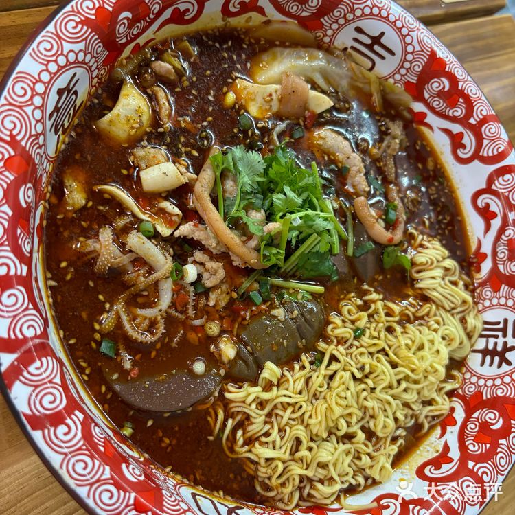 这家四川冒菜绝了！毛血旺麻辣鲜香，鸭血嫩滑Q弹