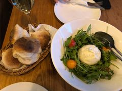 奶油马苏里拉奶酪芝麻菜色拉-La Tavernetta(Bar à Vin)(乌鲁木齐路店)