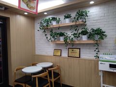 用餐区-华莱士·炸鸡汉堡(奥林花园店)
