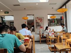 大堂-毛辣果·贵州红酸汤牛肉火锅(西单店)