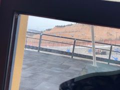 -采薇庄园四季滑雪场