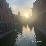夏天来了，和心爱的人去威尼斯水城划船吃海鲜吧